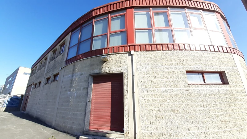 Mellora de equipamento de instalacions para estudio de TV con capacidade para 200 persoas.