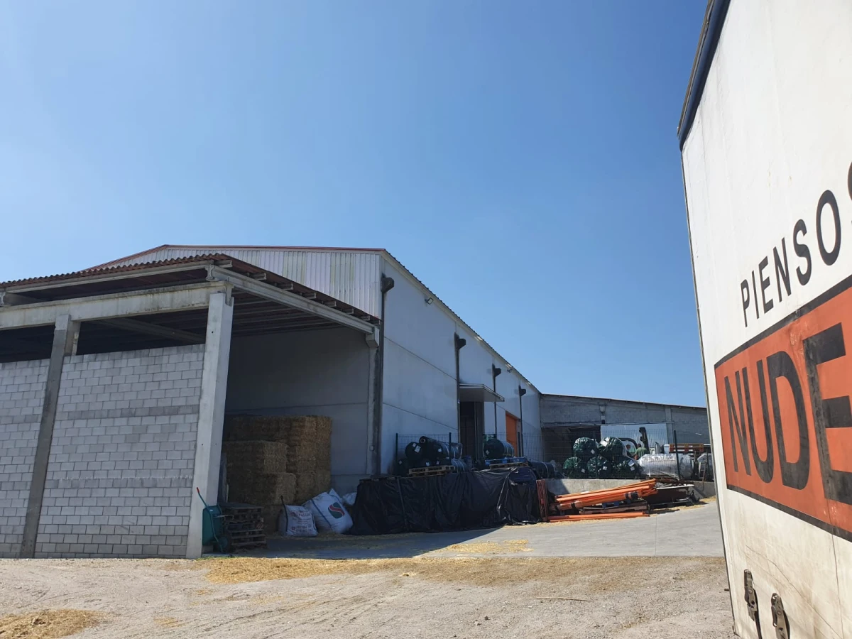 Demolición e construción de nave