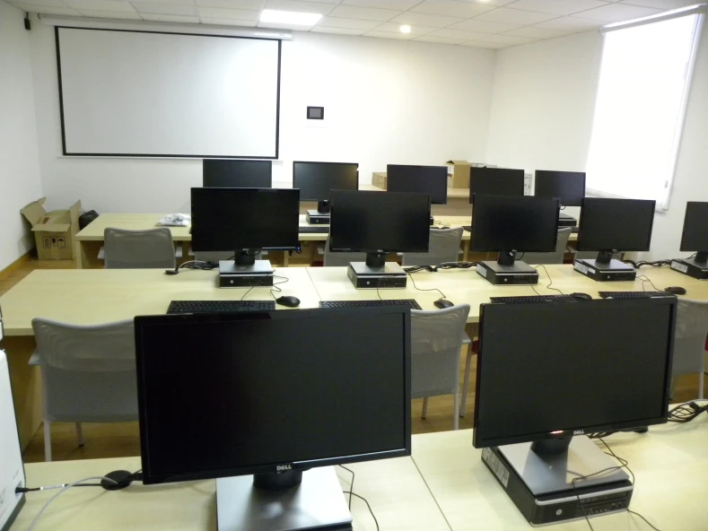 ACONDICIONAMENTO DA AULA INFORMATICA NO VIVEIRO INDUSTRIAL DE EMPRESAS
