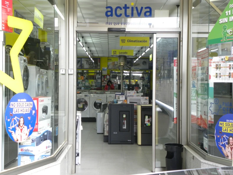 MELLORA DA EFICIENCIA ENERXETICA E EQUIPAMENTO DUN COMERCIO DE ELECTRODOMESTICOS 