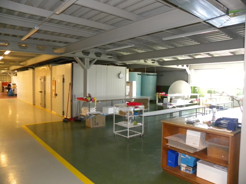 ADECUACION E EQUIPAMENTO DE INFRAESTRUCTURAS POR NOVA ACTIVIDADE NAS MESMAS