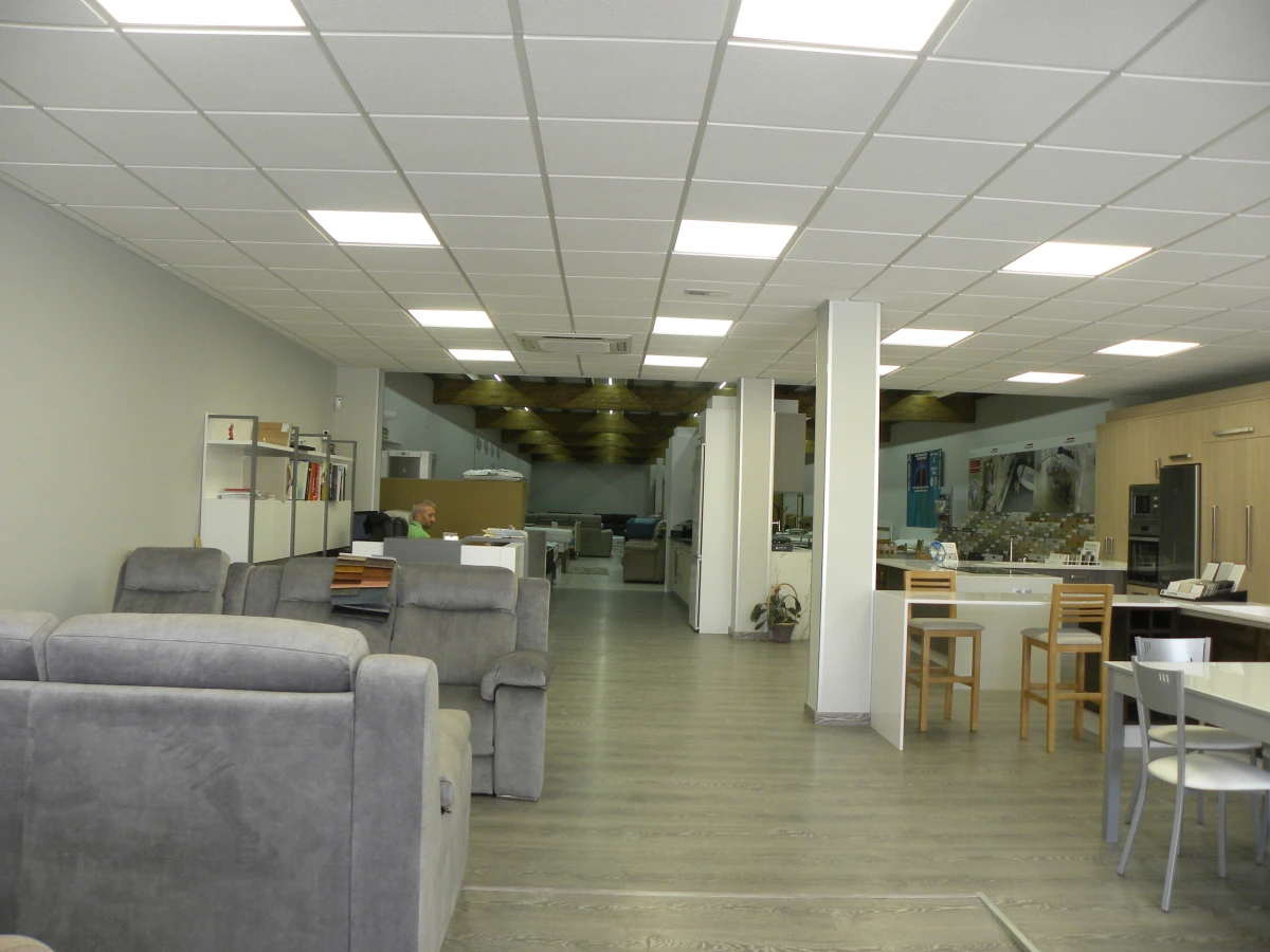 Exposición e venta de mobles