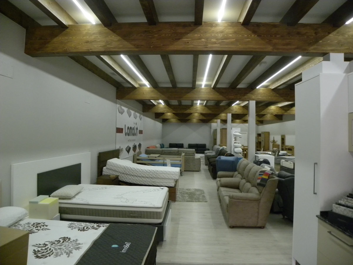 Exposición e venta de mobles