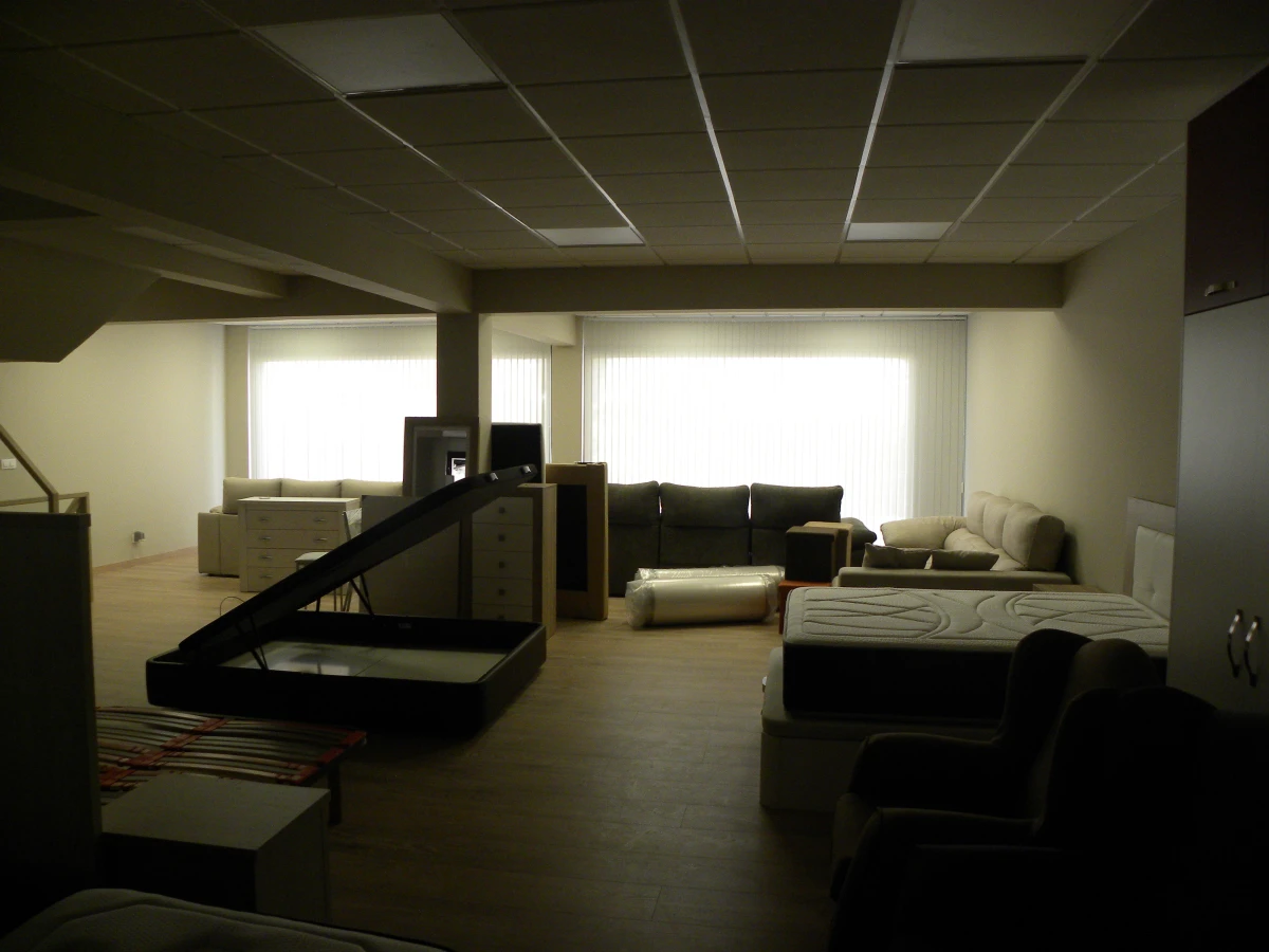 Exposición e venta de mobles