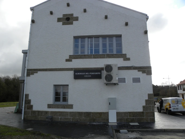 ADECUACION E EQUIPAMENTO DE ALBERGUE EN CERCEDA