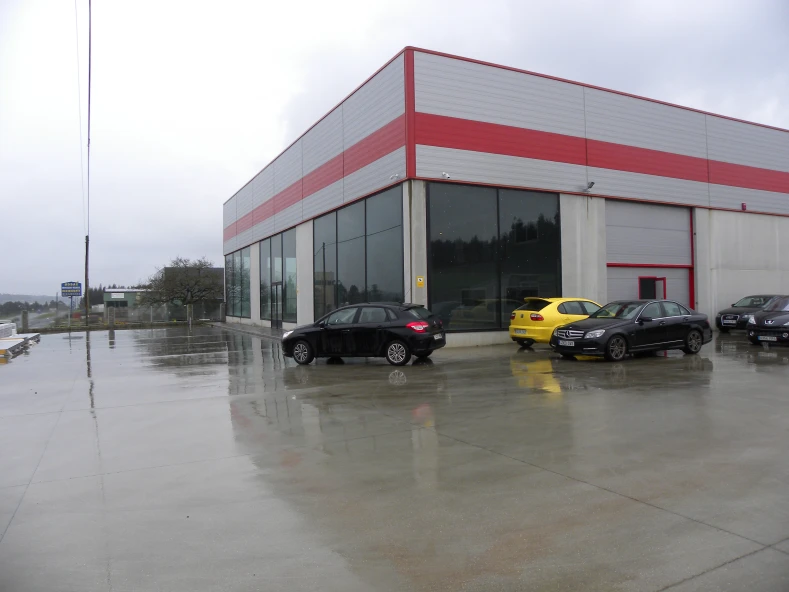 AMPLIACIÓN E TRASLADO DE EMPRESA DE SERVICIOS DE MAQUINARIA AGRÍCOLA