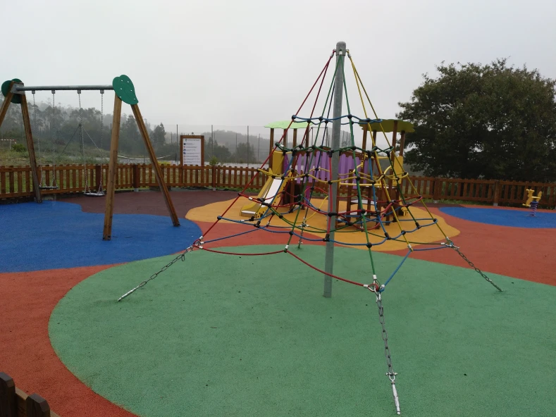 AMPLIACION DE PARQUE INFANTIL EN VIAÑO PEQUENO