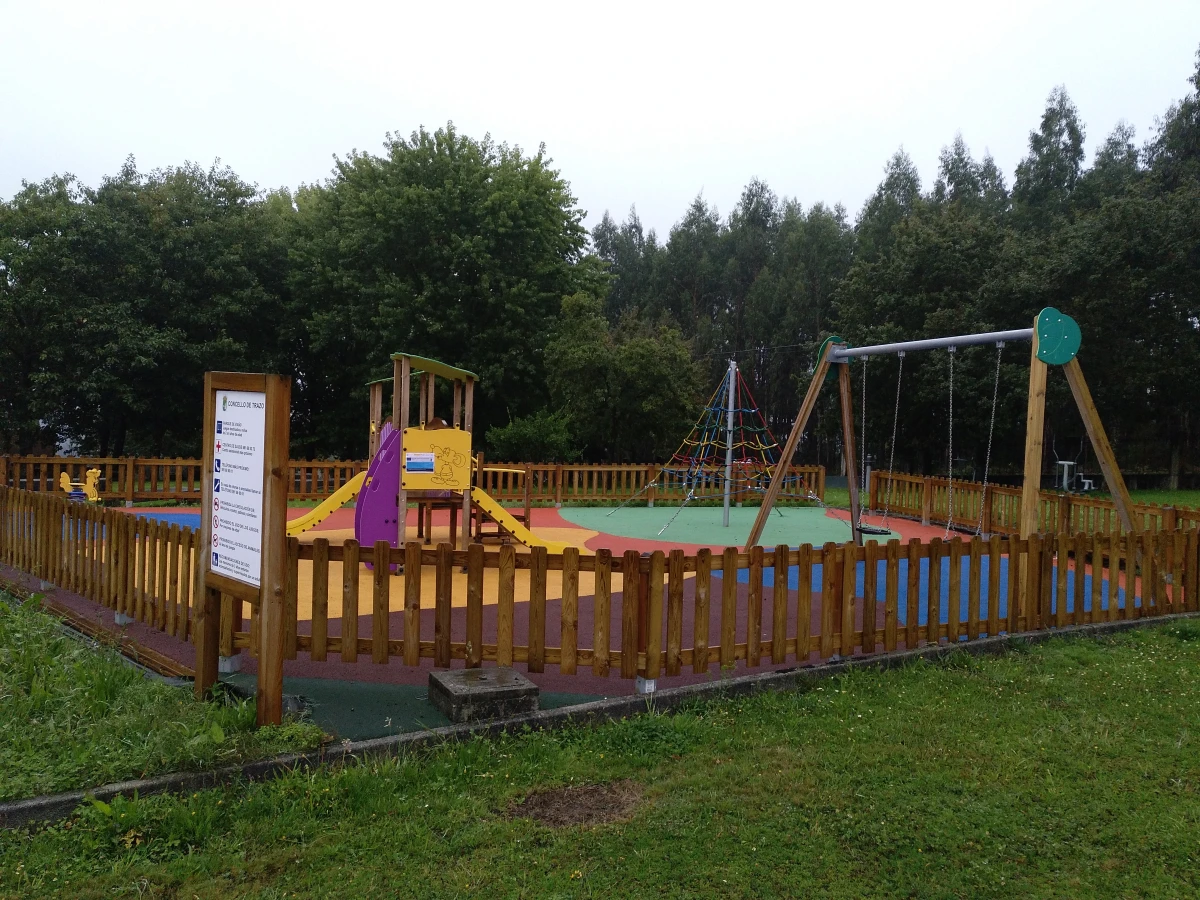 Parque infantil en Viaño Pequeno