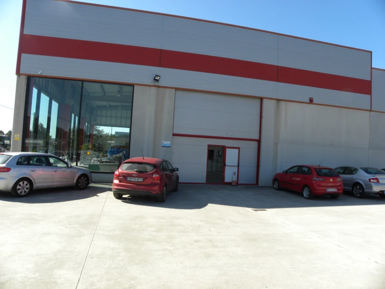 AMPLIACION E TRASLADO DE EMPRESA DE SERVICIOS DE MAQUINARIA AGRICOLA