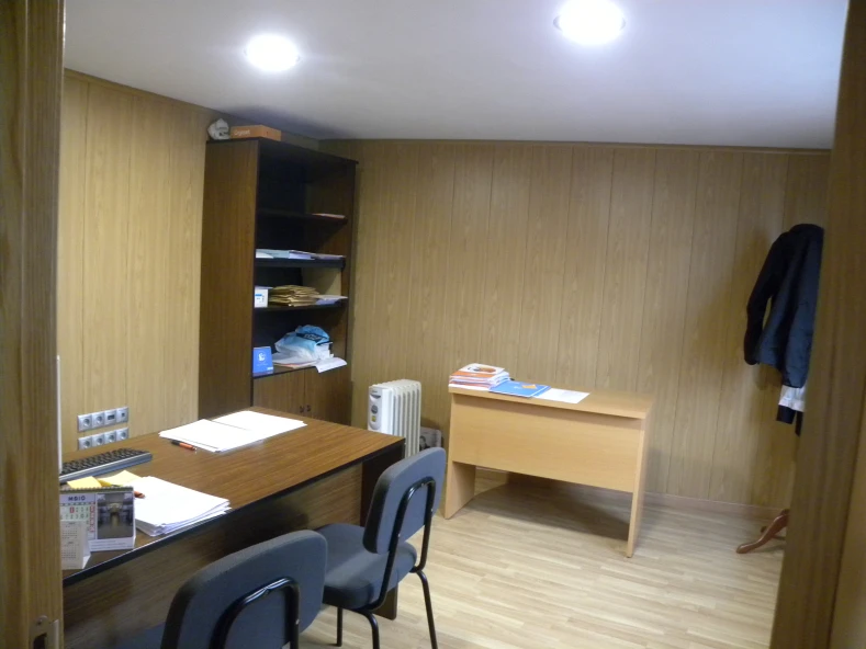 REFORMA E INSTALACIONS EN OFICINA DE OROSO