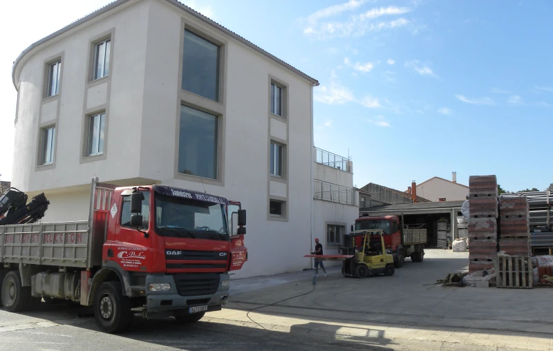 Ampliacion de empresa de venta o por maior de materiais de construcion.