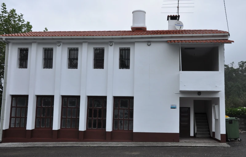 Rehabilitacion e acondicionamento do local social de Galegos.