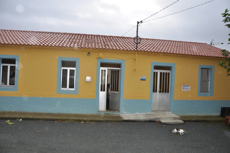 Rehabilitacion e acondicionamento do local social de Mesos.