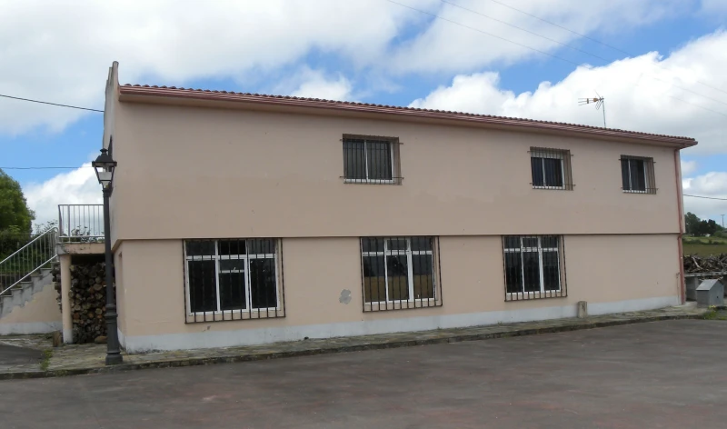 Rehabilitacion e acondicionamento do local social de Papucin.