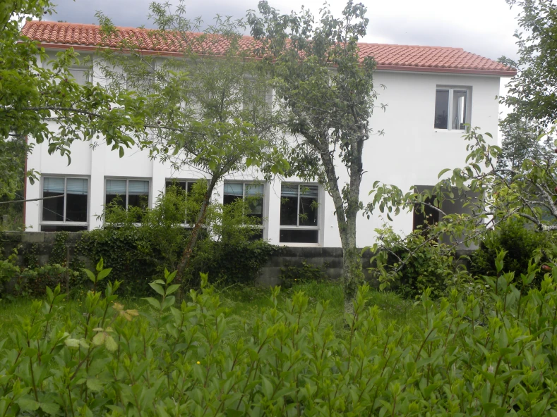 Rehabilitacion e equipamento do local social de Belvis.