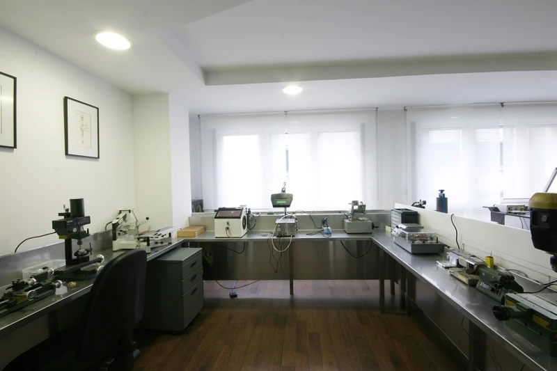 Modernizacion de obradoiro de reloxeria artesanal